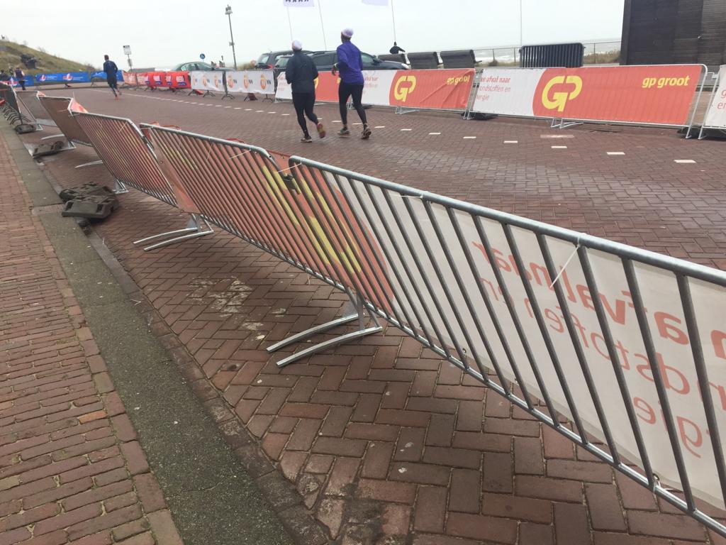 <a href="/gpgroot/">GP Groot</a> #halvemarathonegmond  de spandoeken hangen en de  afvalgoaltjes staan klaar voor alle hardlopers!