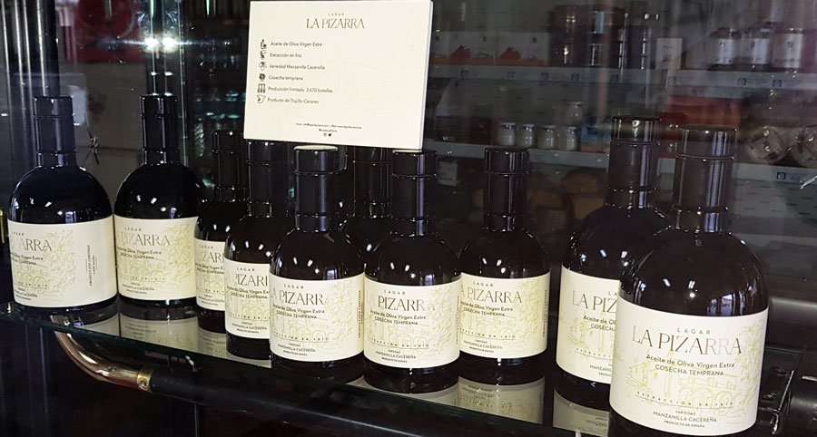 selectisimo's tweet photo. Ya disponible en nuestro establecimiento y en nuestra #tiendaonline https://t.co/7c0gd0ZAoL ésta auténtica maravilla de la Gastronomía : Aceite de Oliva Virgen Extra "Lagar La Pizarra" @AceiteLaPizarra 
Haz ya tu pedido !! 🙋‍♀️🙋‍♂️
#aceitedeoliva #productosgourmet @selectisimo https://t.co/iZgNGiZKSx