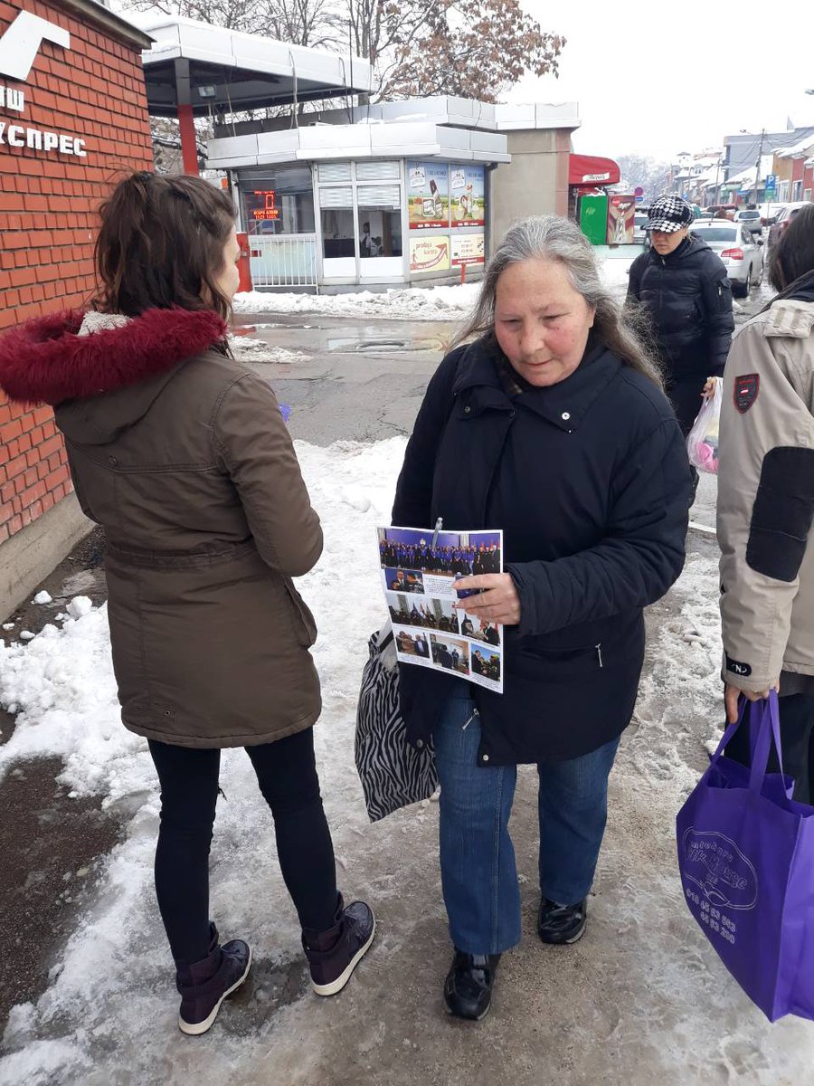 jecazaric's tweet image. Podela #informator i razgovor sa sugradjanima #uovomtrenutku #crvenikrst #nis @nis_sns @sns_srbija