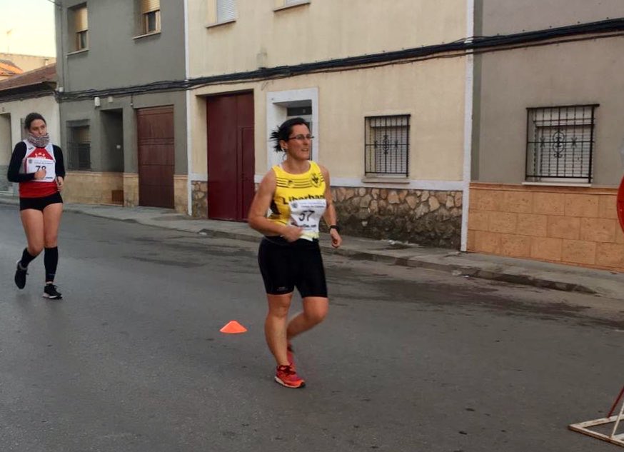 AtletismoToledo's tweet photo. Gema Alcaide @Luberbank-CAT), campeona autonómica máster de 10 km. marcha en ruta; acaba 6ª de la general CLM y 9ª de la prueba celebrada en Campo de Criptana(C.Real), con 1h.02:24, minima para en nacional de Vendrell(Tarragona). El título regional para María Larios y Jaime Cañas https://t.co/QJoKiHh1xg