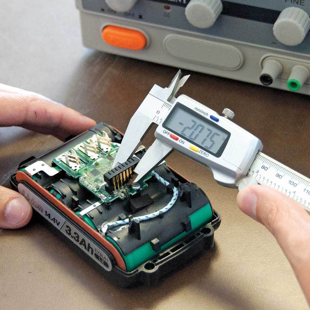romain_145's tweet image. Checking battery voltage like a boss
@eevblog