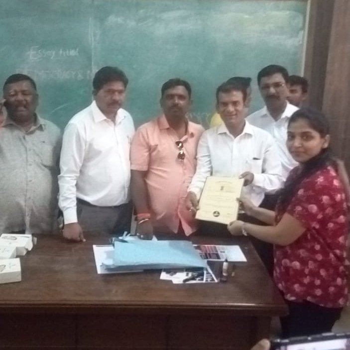 Hareshs007's tweet photo. #Shivsena_Yuvasena_Wadala_Vidhansabha

#DemocracyAndMe Contest Organized By Member of Parliament #Mr_Rahul_Shewale_saheb at #Khalsa_college_Matunga Participation #Certificate_Distribution... https://t.co/fMc9jScBt4