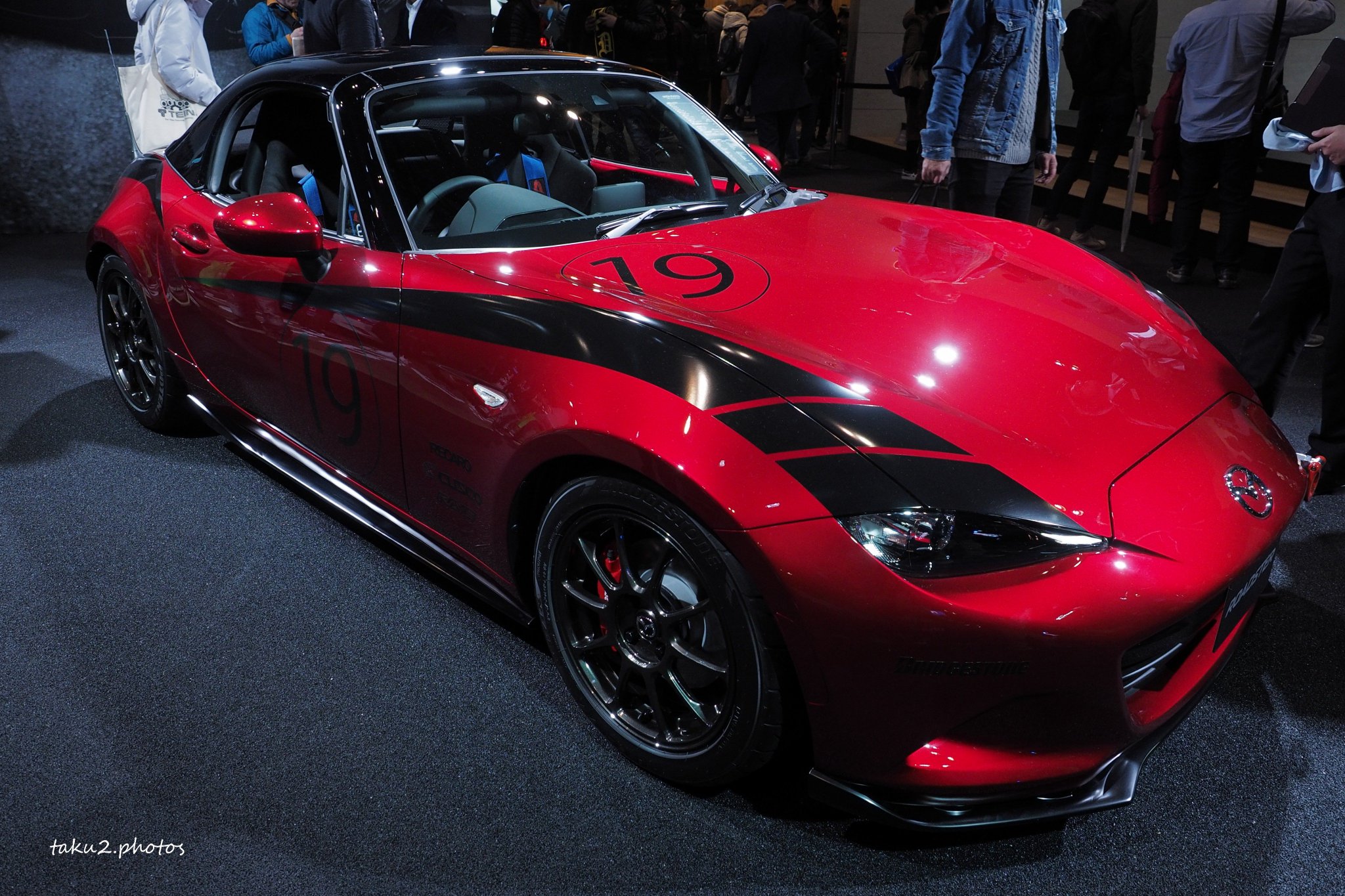 Taku2 ロードスターのディタッチャブルハードトップ Dht 仕様についての話 Dhtはカーボン製で販売する方向で動いてる 様々な面を考えるとカーボン製で出すことに意味がある 幌を外してこのdhtを装着すれば Ndロードスター最