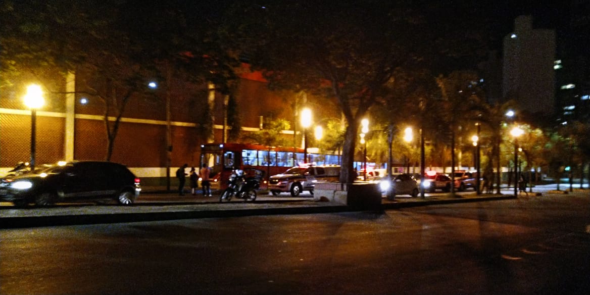 otempo's tweet image. Com ajuda de motorista atento, PM prende ladrões de celulares em BH #otempo #roubodecelular otempo.com.br/cidades/com-aj…