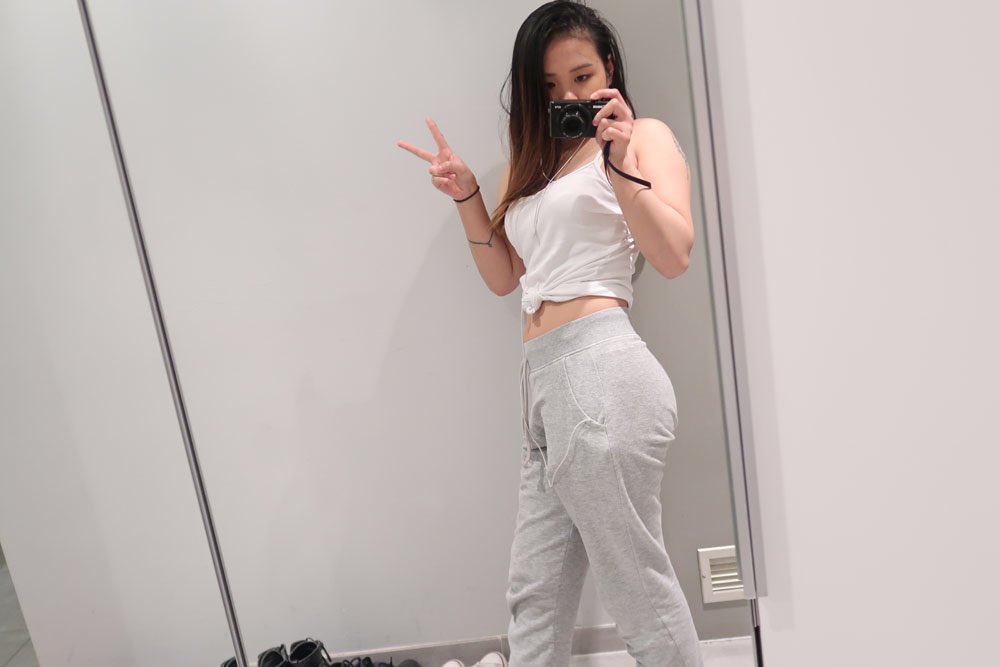 Mingmingie9's tweet photo. No, haven’t worked out, only gained weight. #selfie #✌️ #posing #asian #inked #tattoos #deadstare #latenightpost #2am #homemode https://t.co/4u0wHj1UKq