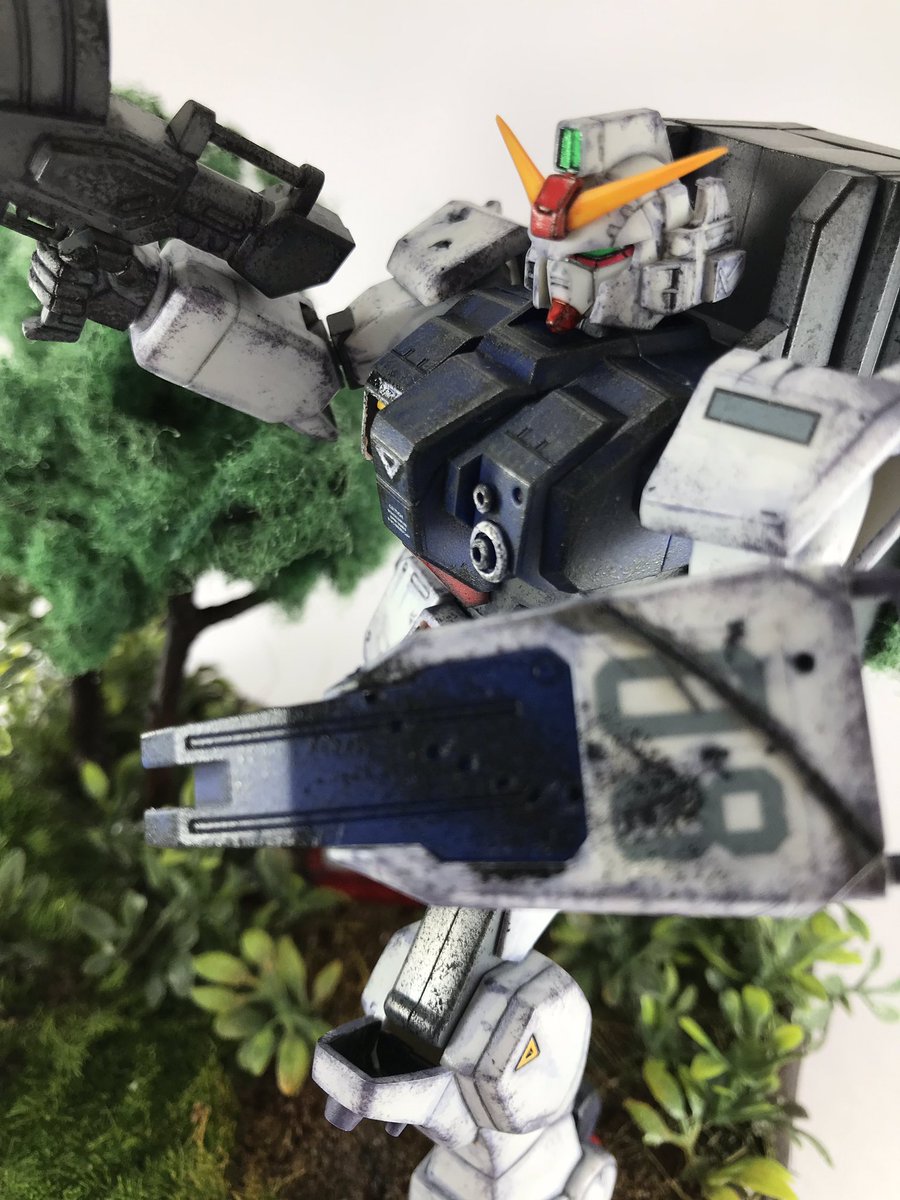 【MG1/100】陸戦型 ガンダムジオラマ 完成品 MG1/100】陸戦型 ガンダムジオラマ 完成品