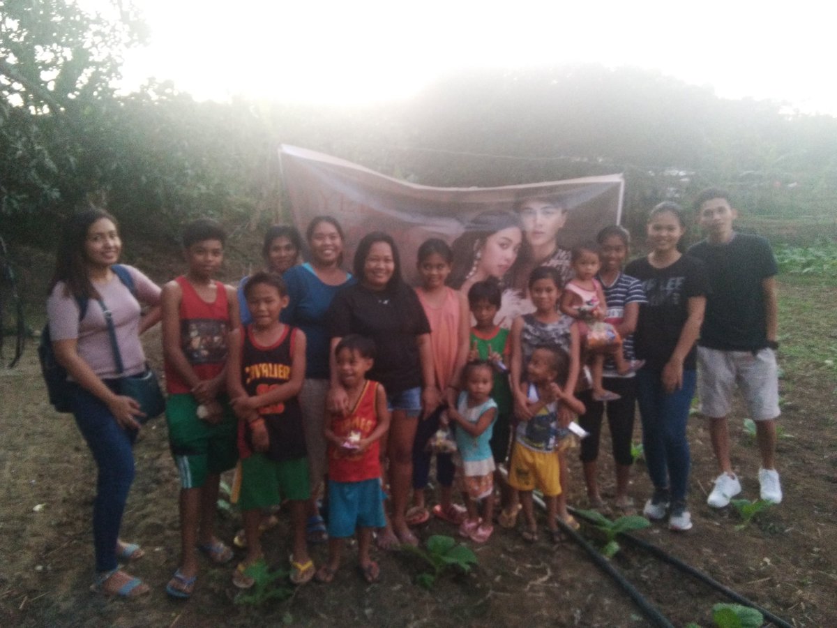MaywardLU_OFC's tweet photo. More than 30 children and parents were given a chance to recieve blessings from MAYWARD  La Union flyers! 

@maymayentrata07 
@Barber_Edward_ https://t.co/ABGwIx14Sx