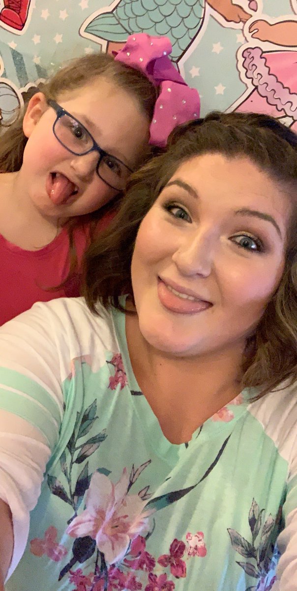 MichelleRena90's tweet photo. My best friend my world💜 https://t.co/fQYXUSC4Uq