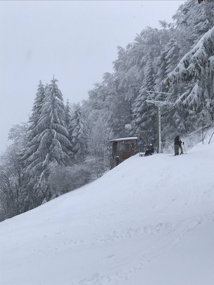 Oben Schnee, unten Regen
#skilift #hohewinde #beinwil