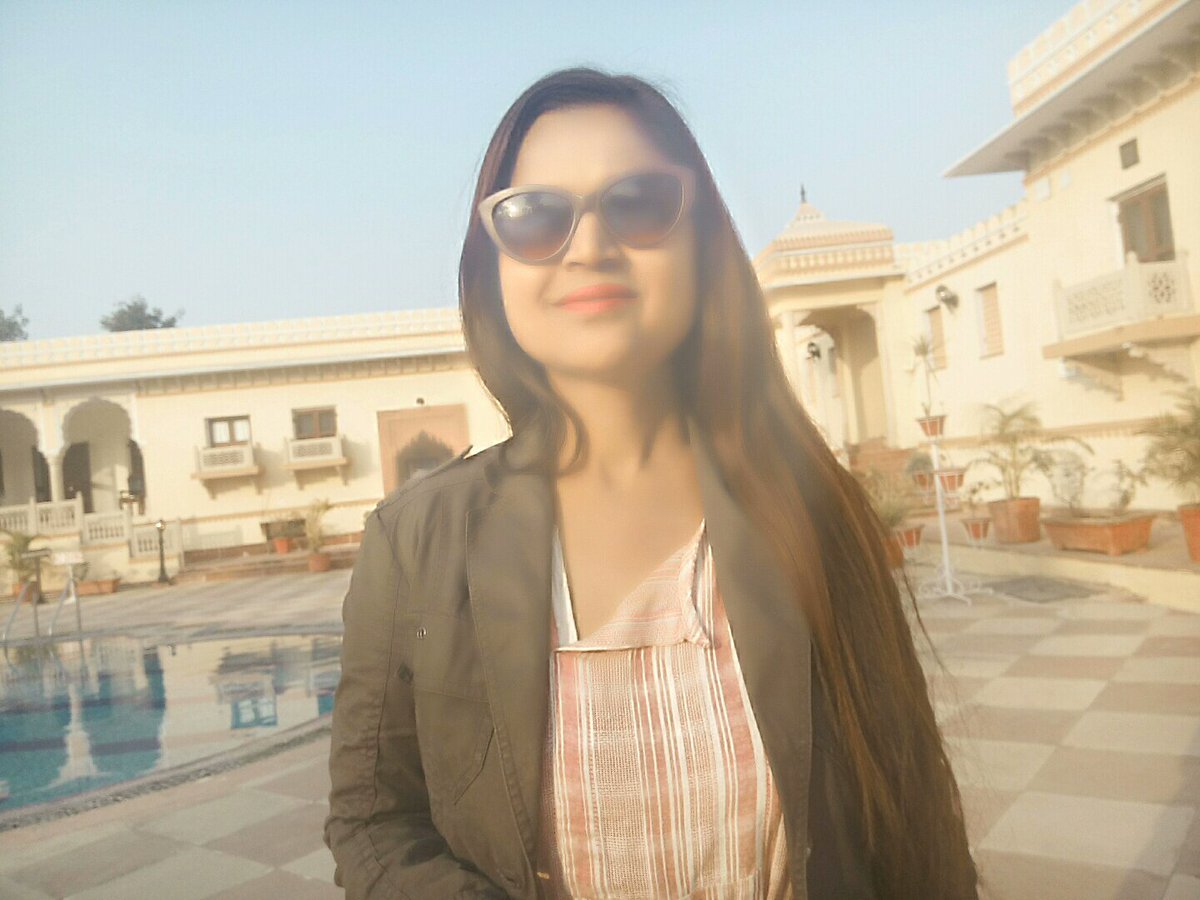 ash4intelways's tweet photo. #orchhatales #grandeur #laxmitemple #amarmahal #orchha #bundelkhand #ramraja #IncredibleIndia winds whispering forgotten #history tales... #MadhyaPradesh #mptourism #travelnliving https://t.co/leWjiQtSUO