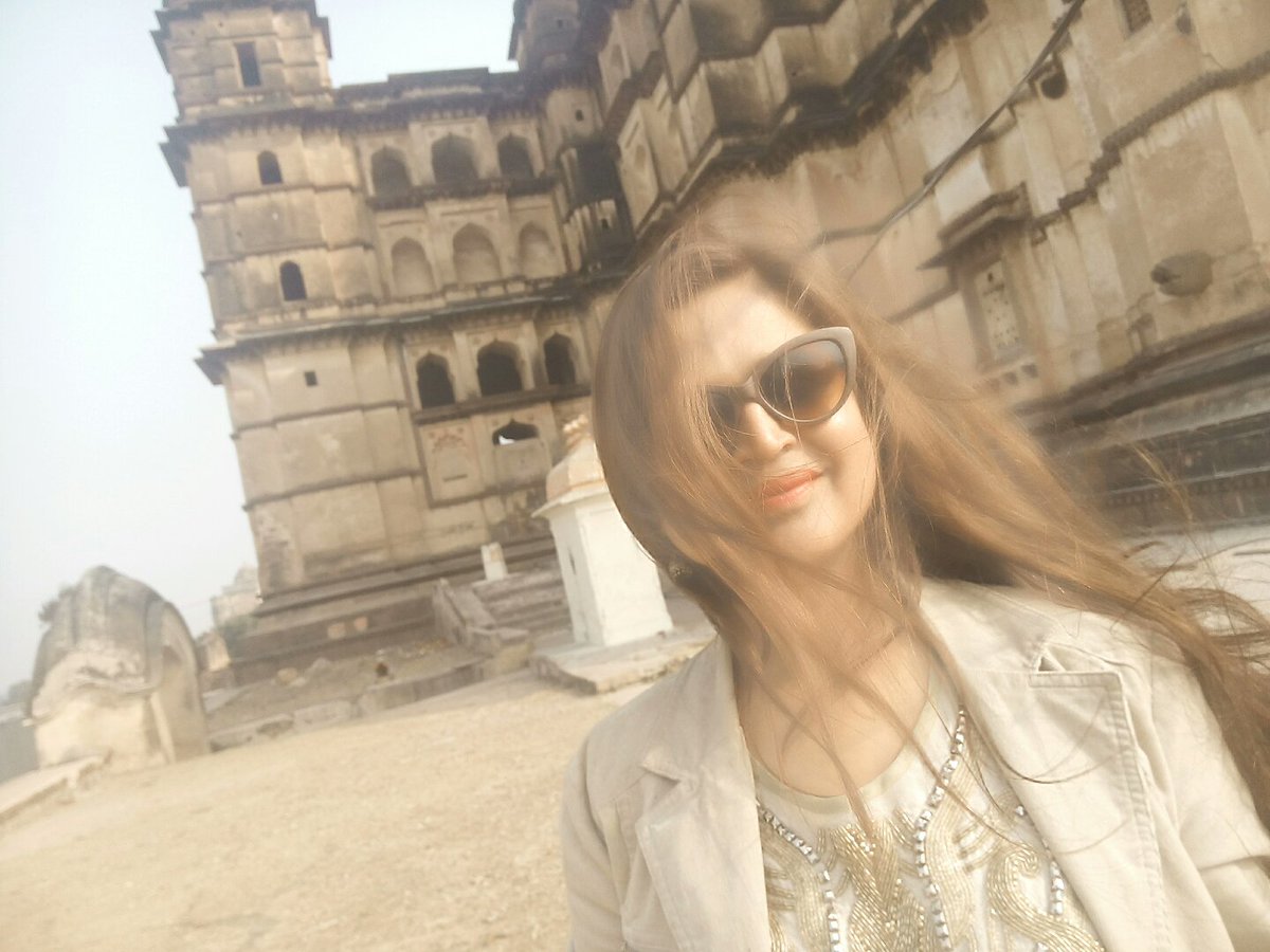 ash4intelways's tweet photo. #orchhatales #grandeur #laxmitemple #amarmahal #orchha #bundelkhand #ramraja #IncredibleIndia winds whispering forgotten #history tales... #MadhyaPradesh #mptourism #travelnliving https://t.co/leWjiQtSUO