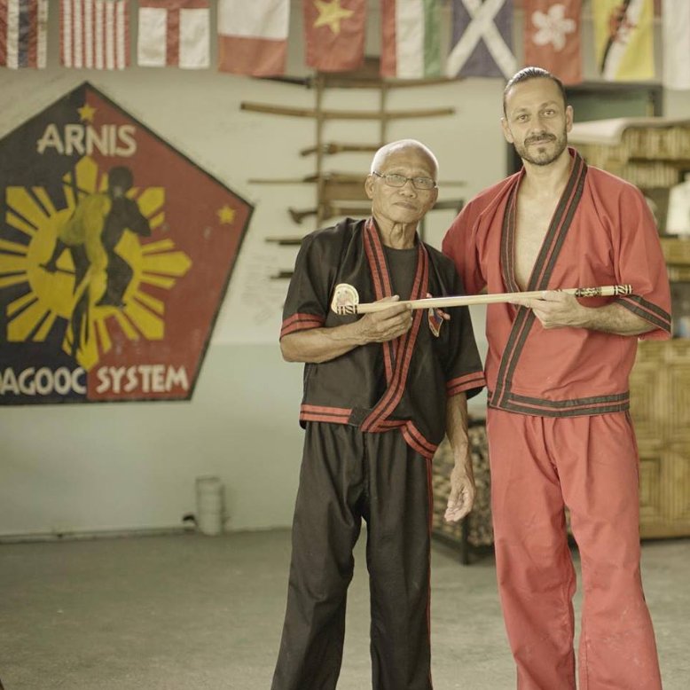 Rodel Dagooc ustadan mezuniyet hediyesi.
@TRTSavunmaSntlr  <a href="/TRTBelgesel/">TRT Belgesel</a>  #trtbelgesel #philippines   #grandmaster #arnis #escrima #kali #documentary #martialarts #savunmasanatları 🙏😊 @TRTSavunmaSntlr  <a href="/TRTBelgesel/">TRT Belgesel</a>  #pazar
