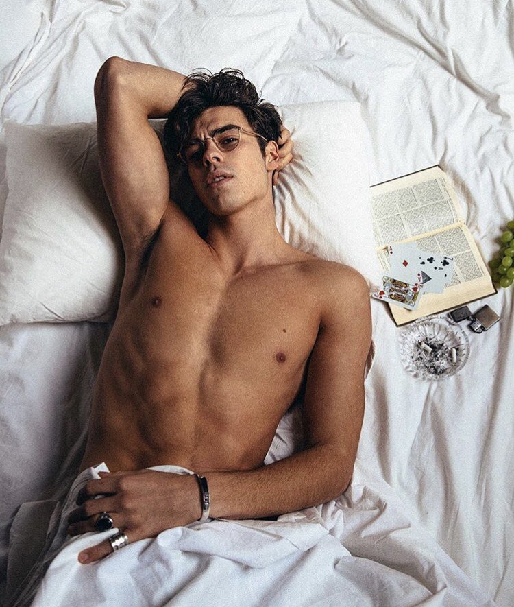 STEWARTS090's tweet photo. ᴛʜᴇ ʟᴀᴢʏ ᴅᴀʏ! 💆🏻‍♂️

#SeductiveSunday https://t.co/uGGqC2lUMM