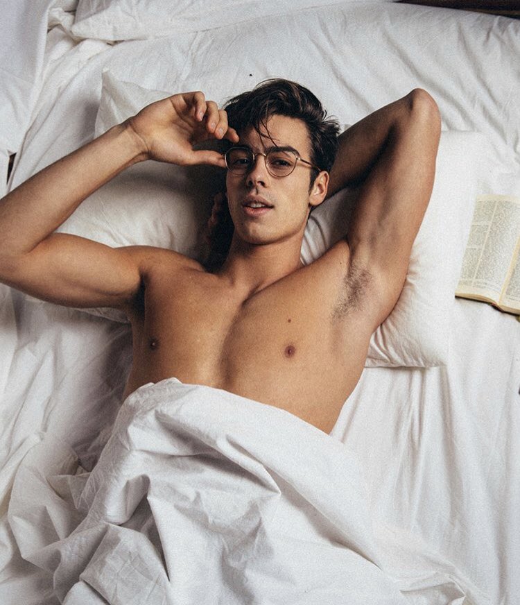 STEWARTS090's tweet photo. ᴛʜᴇ ʟᴀᴢʏ ᴅᴀʏ! 💆🏻‍♂️

#SeductiveSunday https://t.co/uGGqC2lUMM