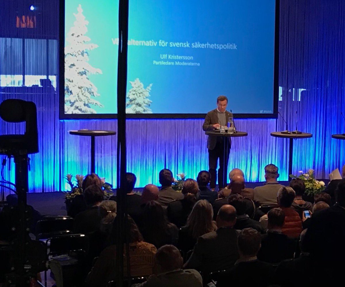 LoveBenigh's tweet photo. Ulf Kristersson om ekonomin i försvaret och det faktum att regeringen får börja med att styra på borgerlig budget . ”Vi har hjälpt dem på traven med en bra budget - den bjuder vi på, så att säga!” #svpol #svtnyheter #fofrk https://t.co/VJjePJPXCl