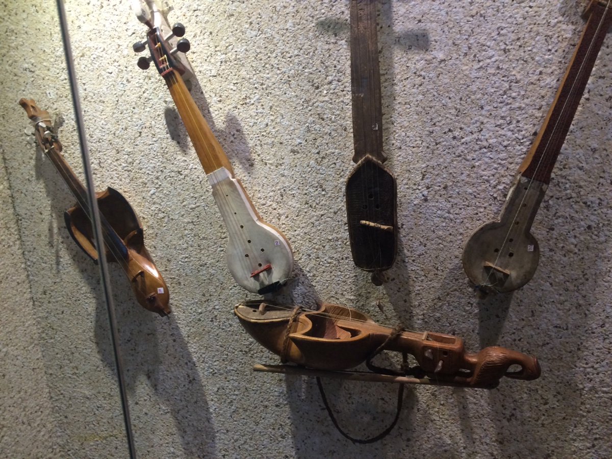 aahneik's tweet photo. The history of guitar🎸... https://t.co/RIkYsX49J4