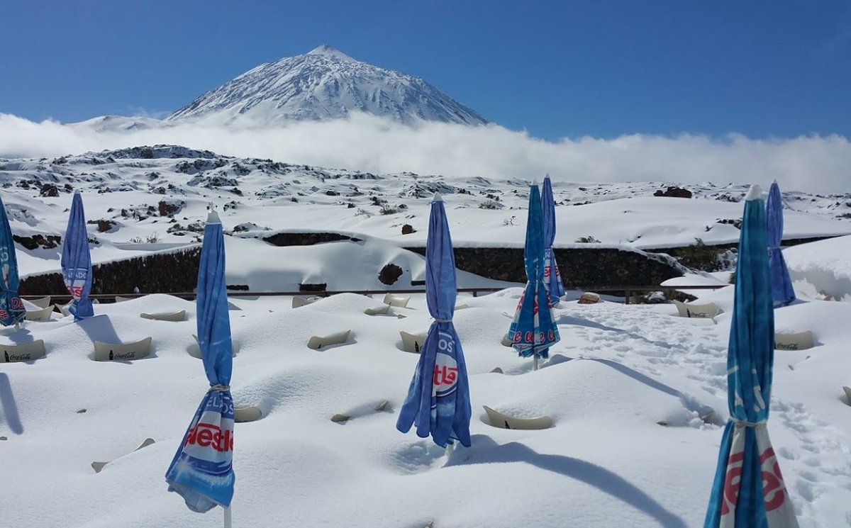 intercorphotels's tweet image. El Teide es impresionante en cualquier época del año.
¡Nevado, soleado o bajo la lluvia! ⛰⛰
Un lugar precioso que no puedes perderte. Alójate en nuestro hotel El Marqués Palace de #Tenerife.
Reserva aquí:
➡intercorpgrp.com