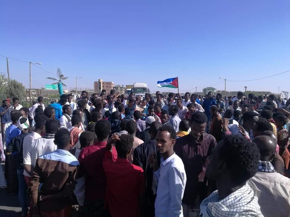 QlamCaxxa's tweet photo. #دكوحينا تقود الحراك الشعبوي العفري نحو العدالة الاجتماعية وحفظ الحقوق 
#لا_للتفريط_في دماء_الشهداء
#لا_لزعزعة_استقرار_الإقليم
#سيادتنا_على_أراضينا_خط_احمر
✌#اقليم_العفر_في_اثيوبيا https://t.co/0sIr0PnGJW