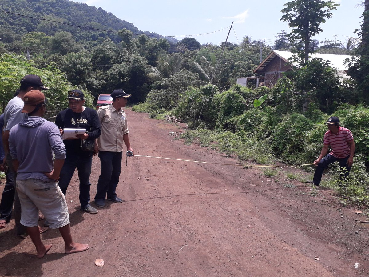 B_deroAR's tweet photo. 120119,,Survey perencanaan fisik DDS 2019, bersama kades, kader tehnik, pdp dan pdti kec. pekat kab. Dompu NTB....
#manfaatdanadesa
#tppintb
@jokowi @EkoSandjojo @anwsanusi @taufikmadjid71 @fachrilabalado https://t.co/vgHMzKjQ6X