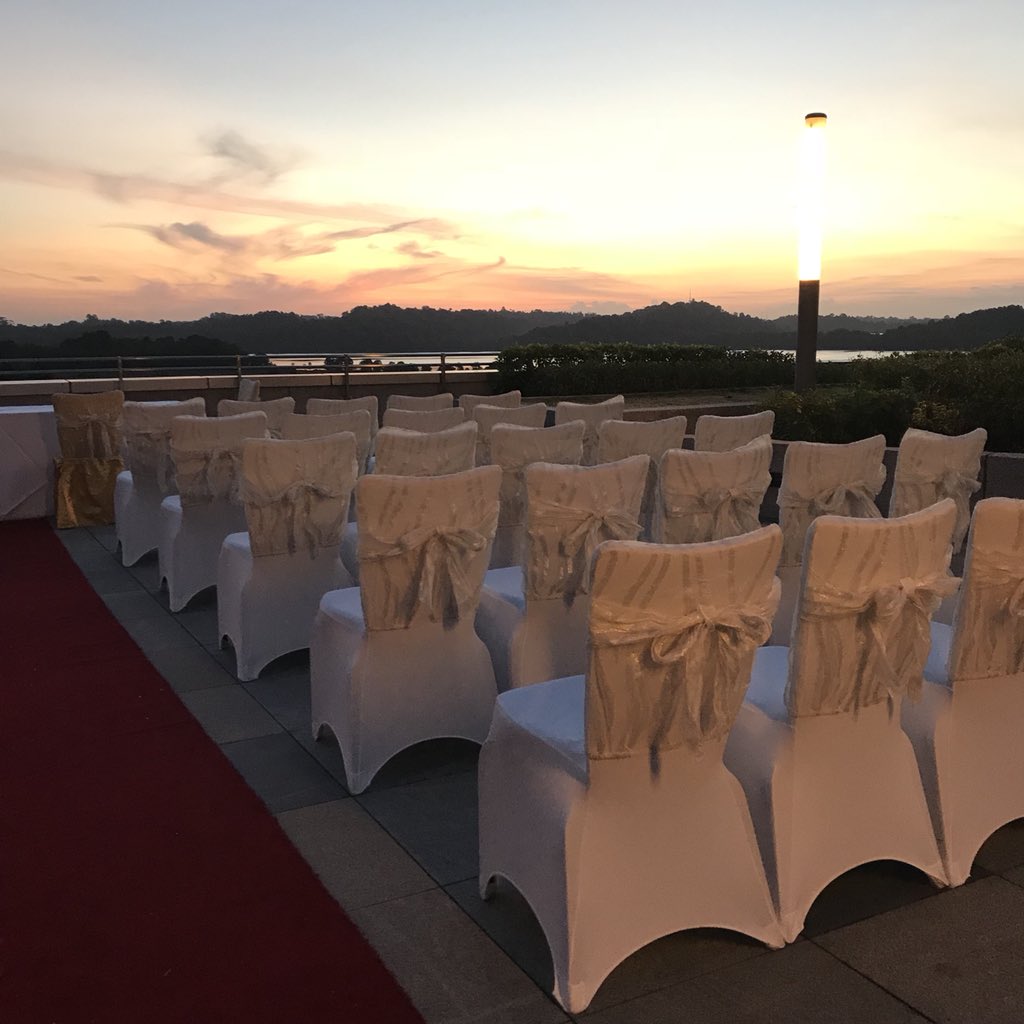 b4nanasss's tweet photo. Are you looking for something like this on your wedding? Hotel Jen Puteri Harbour are now opening our booth in the wedding fair held in Angsana Mall. #byShangriLa https://t.co/bDhJkC9gfa