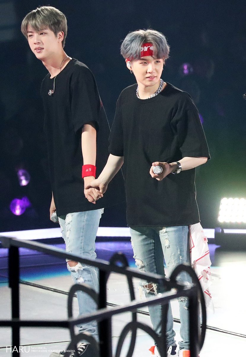 SUGA_vvvV's tweet photo. 아 진짜 석진이랑 있으면 윤기 딱 동생같애 ㅋㅋㅋㅋㅋㅋ 귀여워 룸메 ㅋㅋ https://t.co/aher6ZiQoD