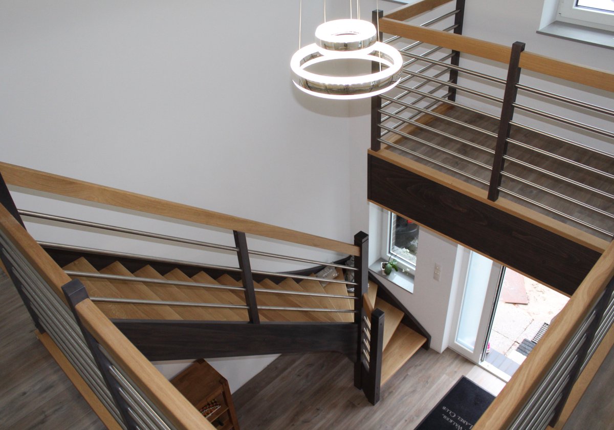 Moderne Wohnraum-Gestaltung mit Kernholz