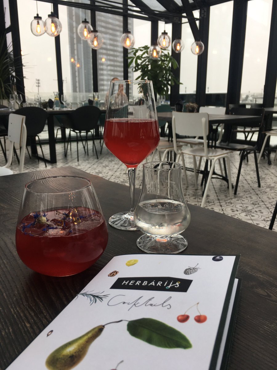 Cammidk's tweet photo. Reklame | #CulinaryRiga @LiveRiga
Ending my time in Riga with a visit at Herbārijs – a bar, cafè and greenhouse located on the rooftop of Galleria Riga.🌿🌱
#RigaStories #LiveRiga https://t.co/mFPyhMORpv