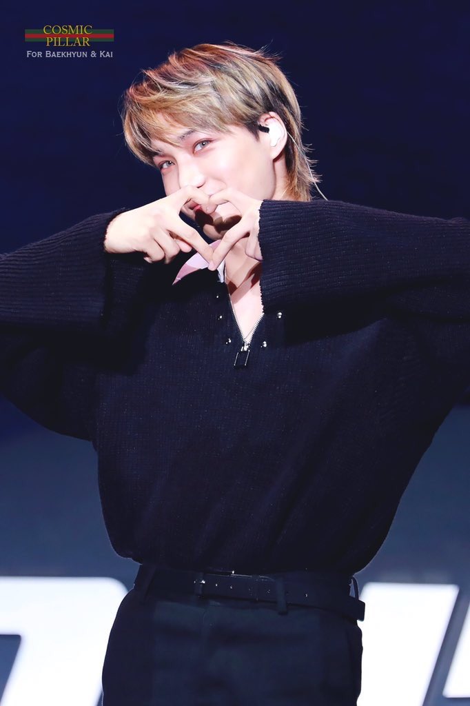 RandomAK1's tweet image. Happy Birthday Jongin❤️❤️ #HappyKaiDay
#HappyBearDayKAI
#종인아생일축하해
#카이야생일축하해