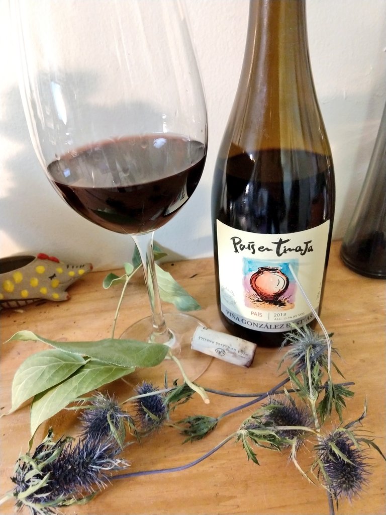 DivaVinophile's tweet image. I'm sure @daniela_lorenzo makes great wines regularly, but this is example of unfortunate mishap in natural winemaking #volatileacidity #winefaults
Full review:
instagram.com/p/BslYTBVHYvD/…
@SteveKubota @nineov @outwinesblog @jimofayr @Fiery01Red
@alawine @rr_pirate @TalesoftheCork