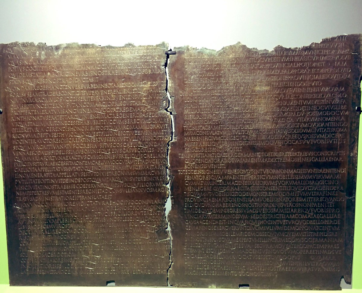 LiaCamel92's tweet photo. Sur la #TableClaudienne à l’expo CLAUDE @mbalyon discours en 48 de l’empereur en faveur de l’entrée des #Gaulois au Sénat romain avec rappel de la tradition d’ouverture de la Cité aux étrangers(au grand dam des romains de souche)@furetus31 @JPDemoule @francoisedegois @jul_auteur https://t.co/l8HX1WbCIL