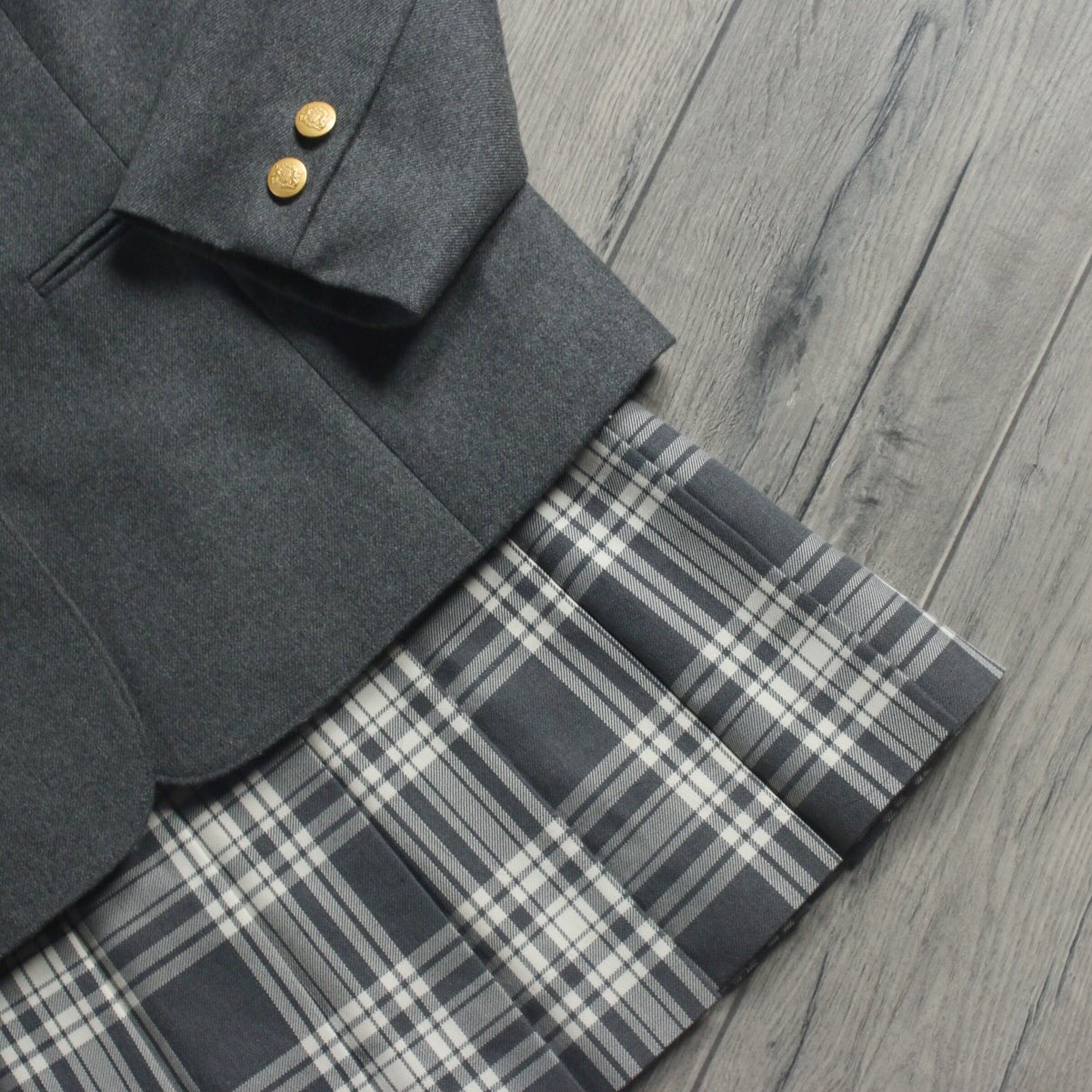 あき 毎日 制服図鑑 東京都 立志舎高等学校 二宮和也の高校制服です ミニスカートはとてもかわいいです