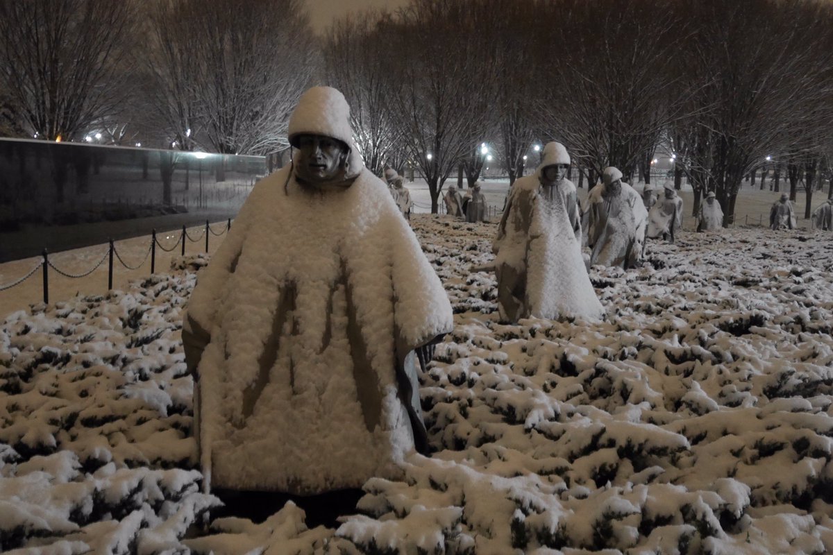 siobhanwanders's tweet photo. One of the best parts of living in DC is nighttime monument wanders on the national mall. Even better when it is magical and snowy. It is still snowing so I’m looking forward to another day of snowy wanders. #dc #dcwanders #snurlough @capitalweather https://t.co/mag1eDM25M