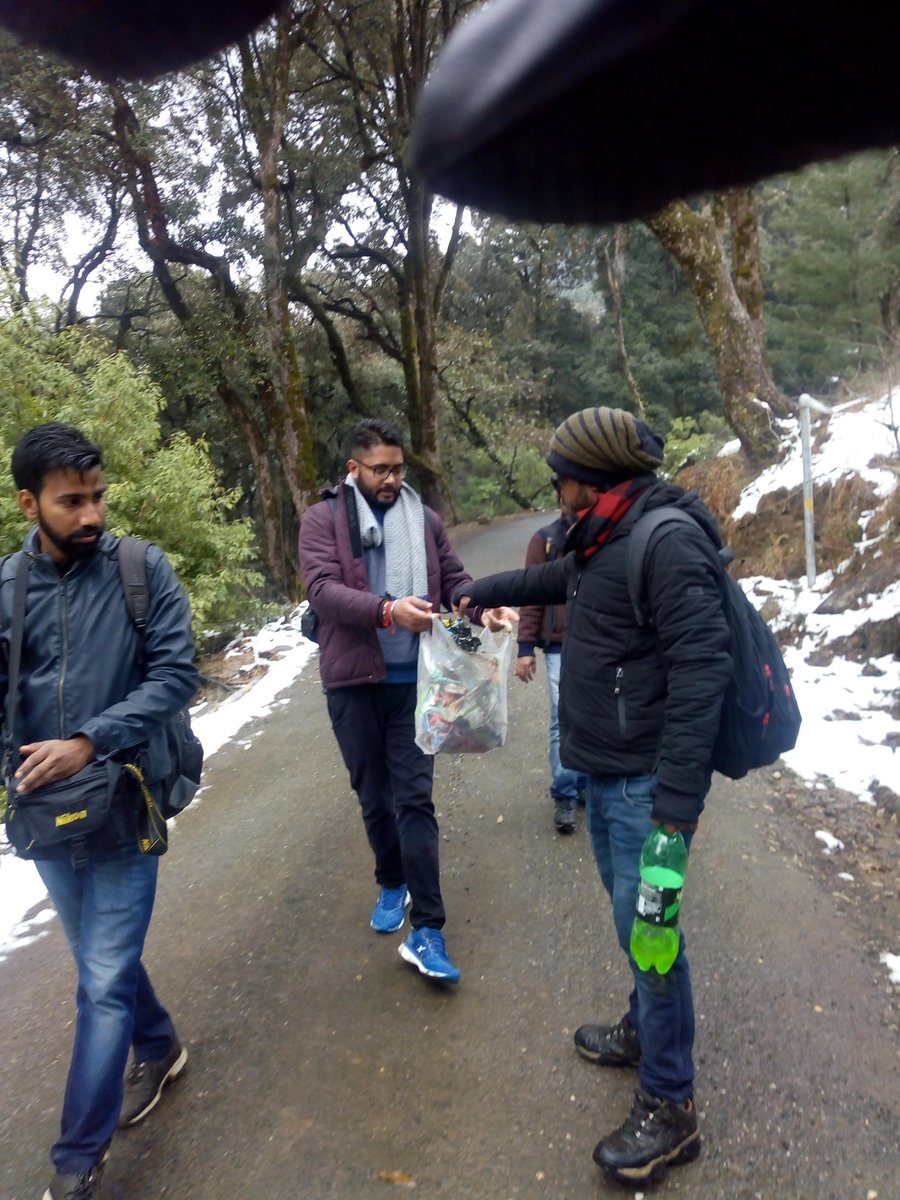 prateek_kumar3's tweet photo. Today we collected more than 5kg of plastics from #ParasharLake. This looks very disturbing when people litter at these beautiful places also. This is a humble request to everyone please don't litter. Ye #HumarePahad hai Hume inhe swach rakhna hai. π #SwachHimachalSwachBharat https://t.co/qAoY9yIilW