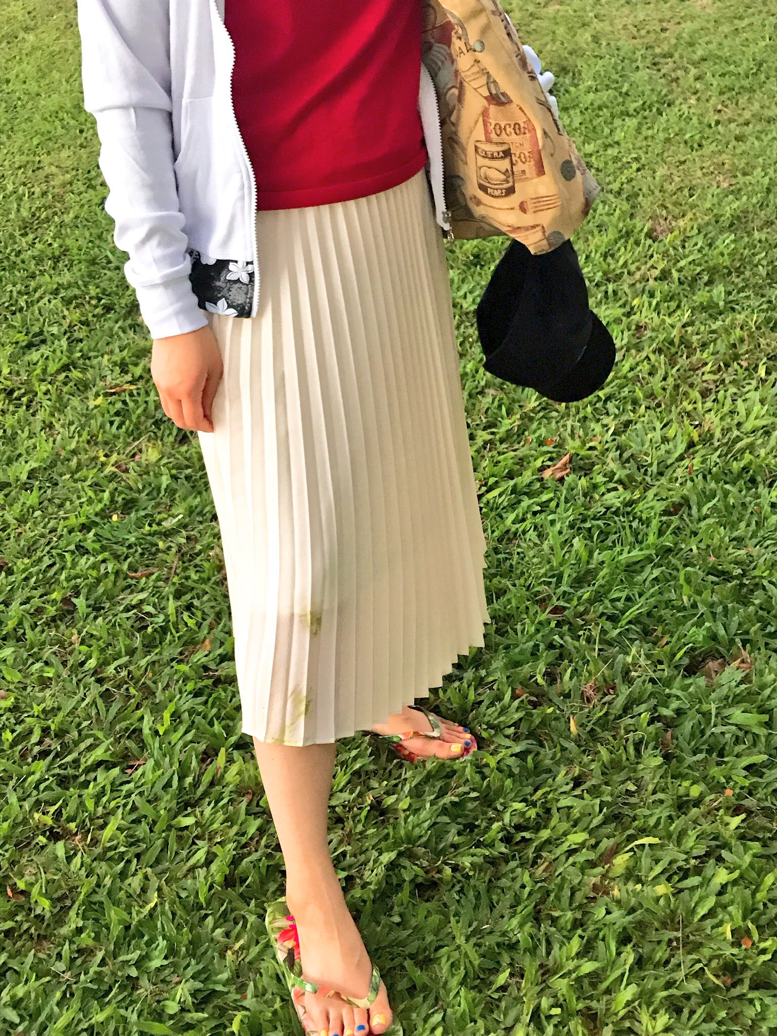 狩野恵里 テレビ東京アナウンサー 明けまして2週間ほど経ってしまいました 久々にフライングディスクを投げたら熱が入り ダイビングキャッチしたらスカートの裾が汚れ その汚れをとるのに2週間ほどかかりました こんな自分ですが 今年もどうぞ