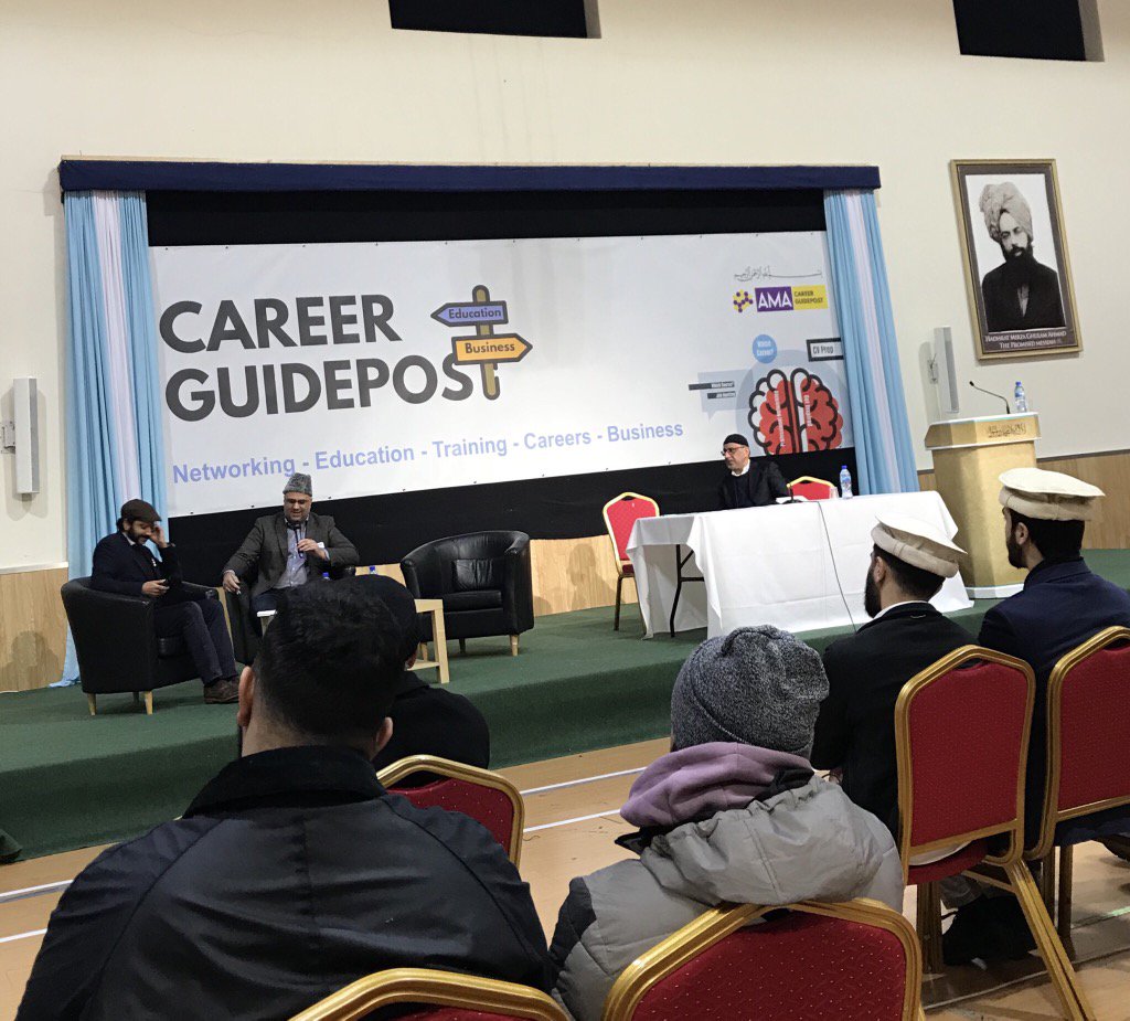 NasirGilani's tweet photo. “Be creative, seek opportunities &amp; go back to your principles &amp; values” Qudsi Rasheed @UKMuslimYouth @AhmadiyyaUK https://t.co/wboplw0Wvt