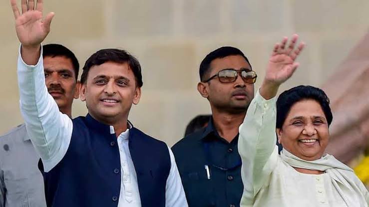 GyaanChand's tweet photo. What is is about #Thrones that makes #Bua &amp; #Bhatija bedfellows. https://t.co/bgYHVAdoZi