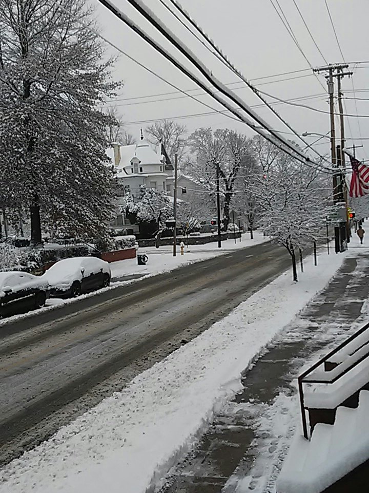 SorberLynn's tweet photo. Good morning @hbwx @MelissaNordWx @MiriWeather @TenaciousTopper. Happy Snow Day. Pictures of my street South Raleigh Street Martinsburg live in the city limits #WUSA9Weather. #snowday9 https://t.co/iuI073G641