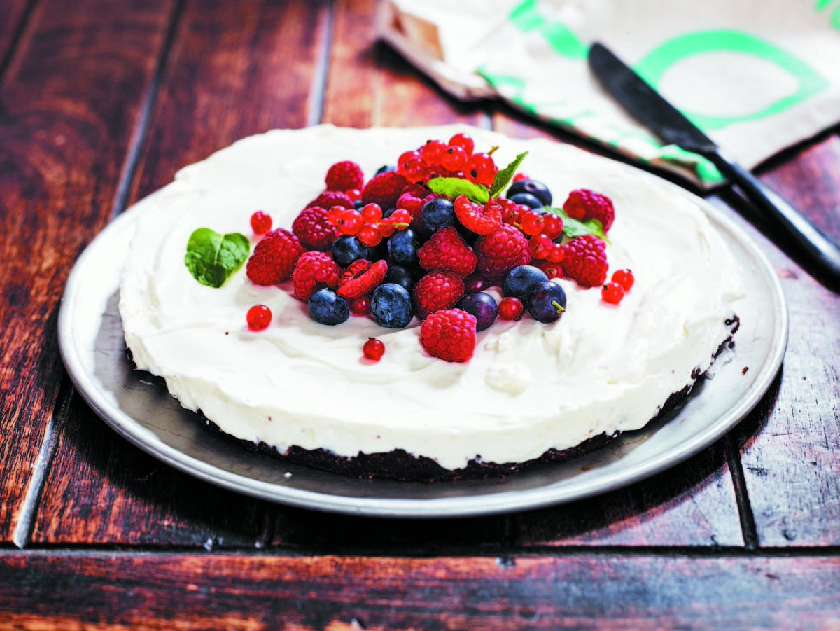 ArlaFoodsUS's tweet photo. Happy #NationalGlutenFreeDay to all of our #glutenfree fans! We're trying this simply delicious gluten-free #ArlaCreamCheese #cheesecake to celebrate. Get the #recipe: https://t.co/E3By6bwjmb https://t.co/9ksboOJzzM