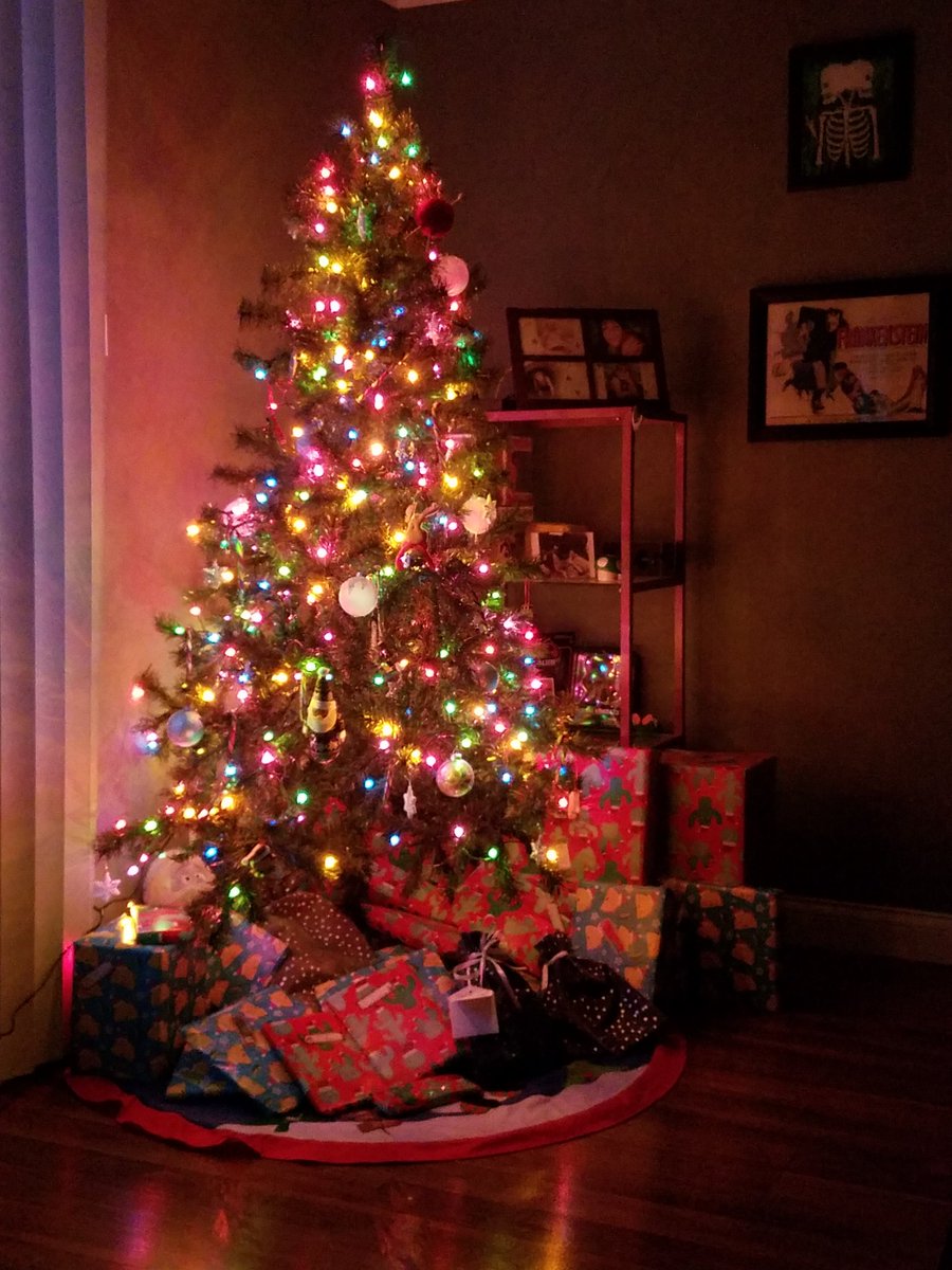 BeckyWTGH26's tweet photo. A touch late, however #christmas2018 was a pretty special one. 💜 #vintagestyle #kickassfamily #newlove https://t.co/A82HCMMZJF