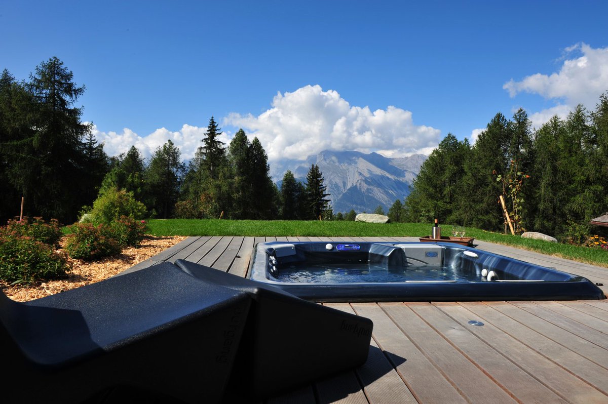 The perfect set up in Hidden Dragon for a relaxing afternoon! bit.ly/2D00np4 

#Veysonnaz #Switzerland #SwissAlps #SummerInTheAlps #TheAlps #HotTub #Relax #OutdoorHotTub #MountainView #BeautifulView #Scenery #Summer #SummerInTheMountains #StunningScenery #SummerHoliday