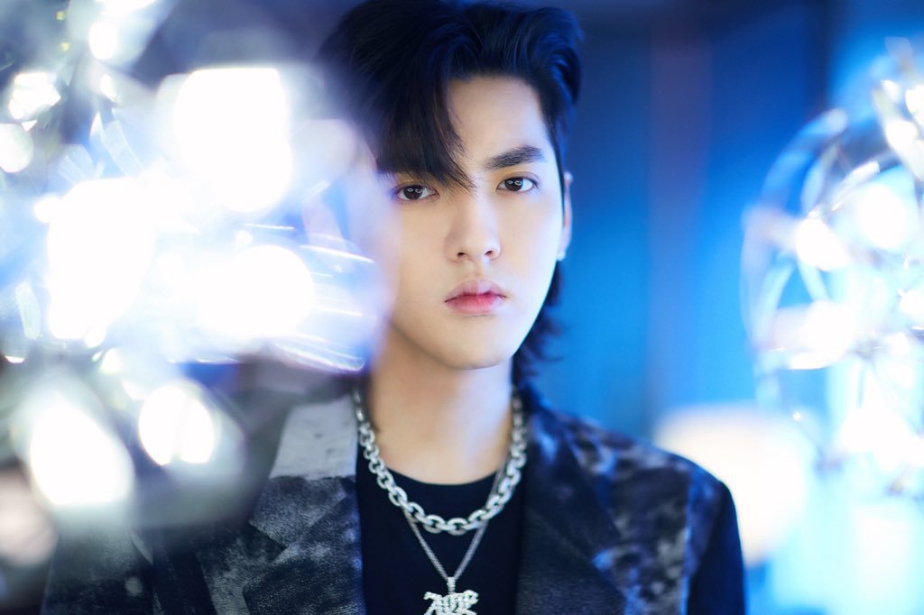 19010- Starting off the new year in a cool-ass suit with his own custom bling (ACE Jewellrey-available now)