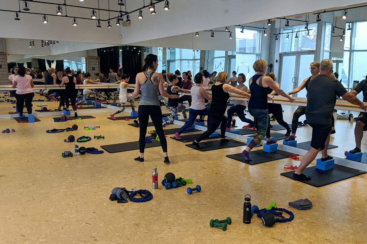 studio_barre's tweet photo. Lauren is elevating the class to new levels with the yoga blocks this morning. #lunge #RiseandShine #barrelife #barre https://t.co/TYcLWaukbN