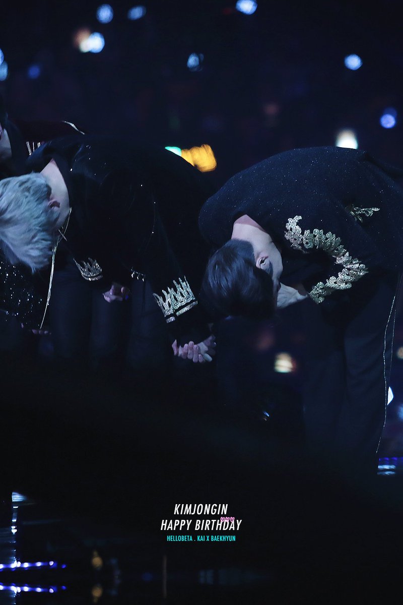 HELLOBETA_'s tweet photo. 종인아 생일축하해💛 
#KAI #카이 #HappyBearDayKai 
一定要一直一起幸福下去❤️
#KAIBAEK #백현 https://t.co/PQAsJ6w0uk