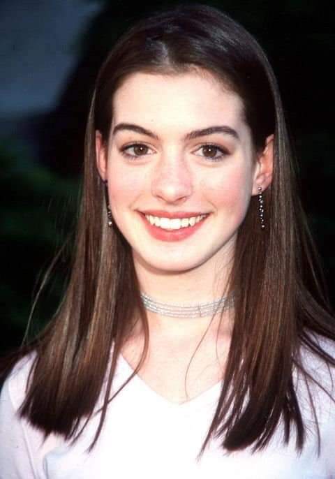 Anne Hathaway at 18 / 36 years