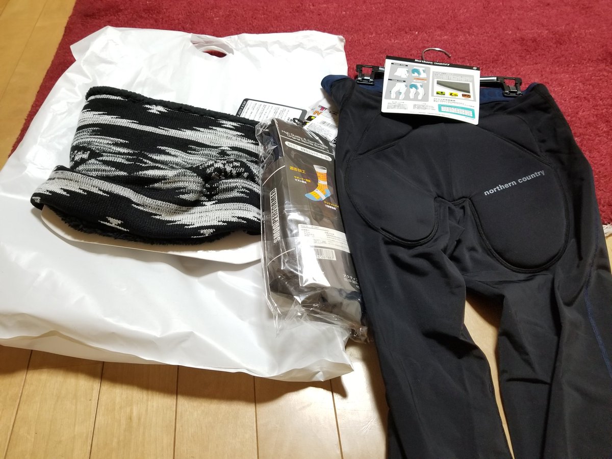 ts_huto's tweet photo. 今日の冬スポでの戦利品(｀・ω・´)
ソックスとスヌードとプロテクター
初心者だからプロテクター大事 https://t.co/083VKncnUM