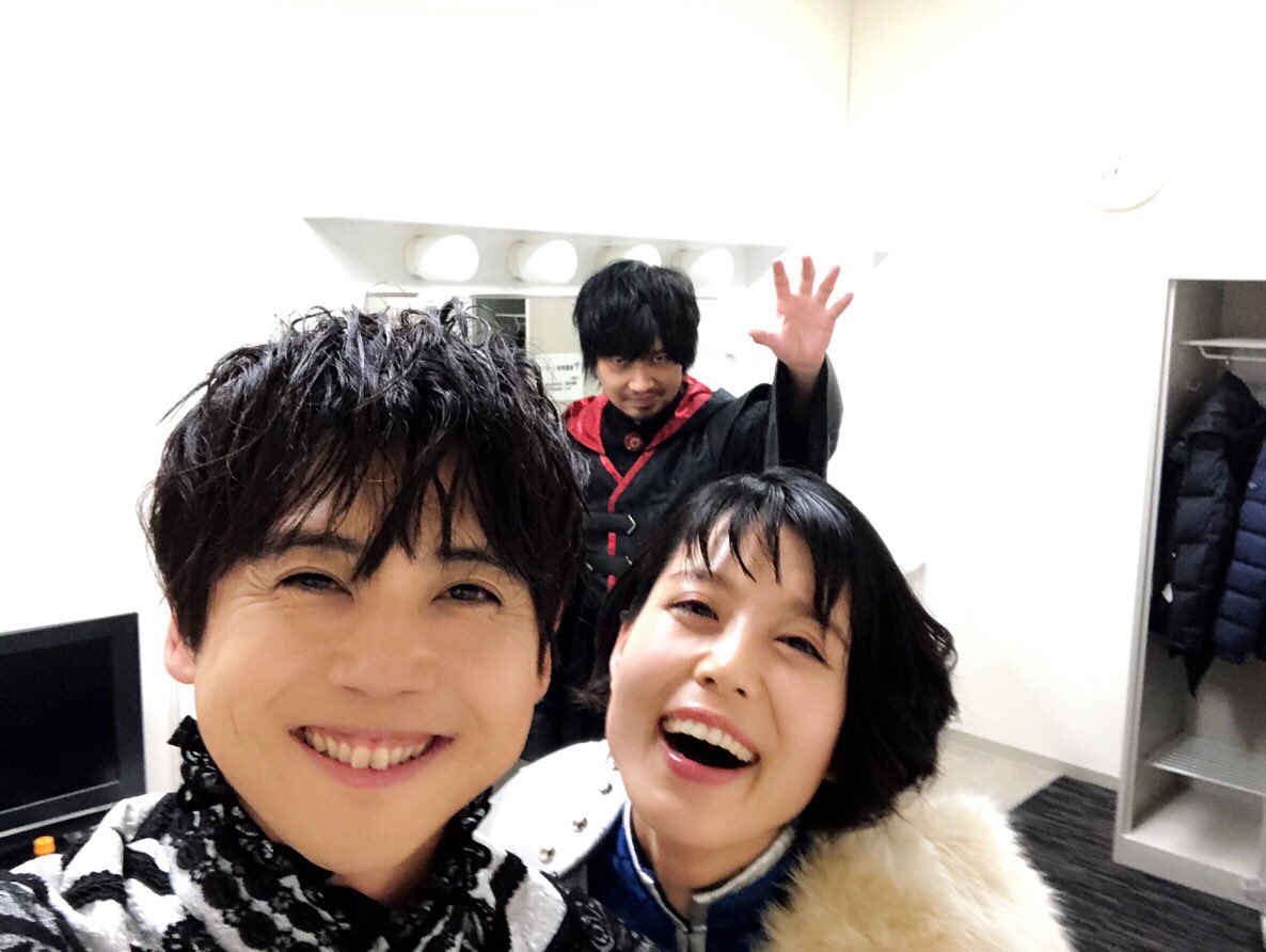 H O H I V Twitter 中村さん なんで自撮りの時大体こーゆう顔になるんだろう 可愛いけども それと服着てても分かるこの肉体な 筋肉フェチガチ勢としてはたまらなくけしからん あと梶くんとみゆきち可愛い 中村悠一 梶裕貴 沢城みゆき 諏訪部順一