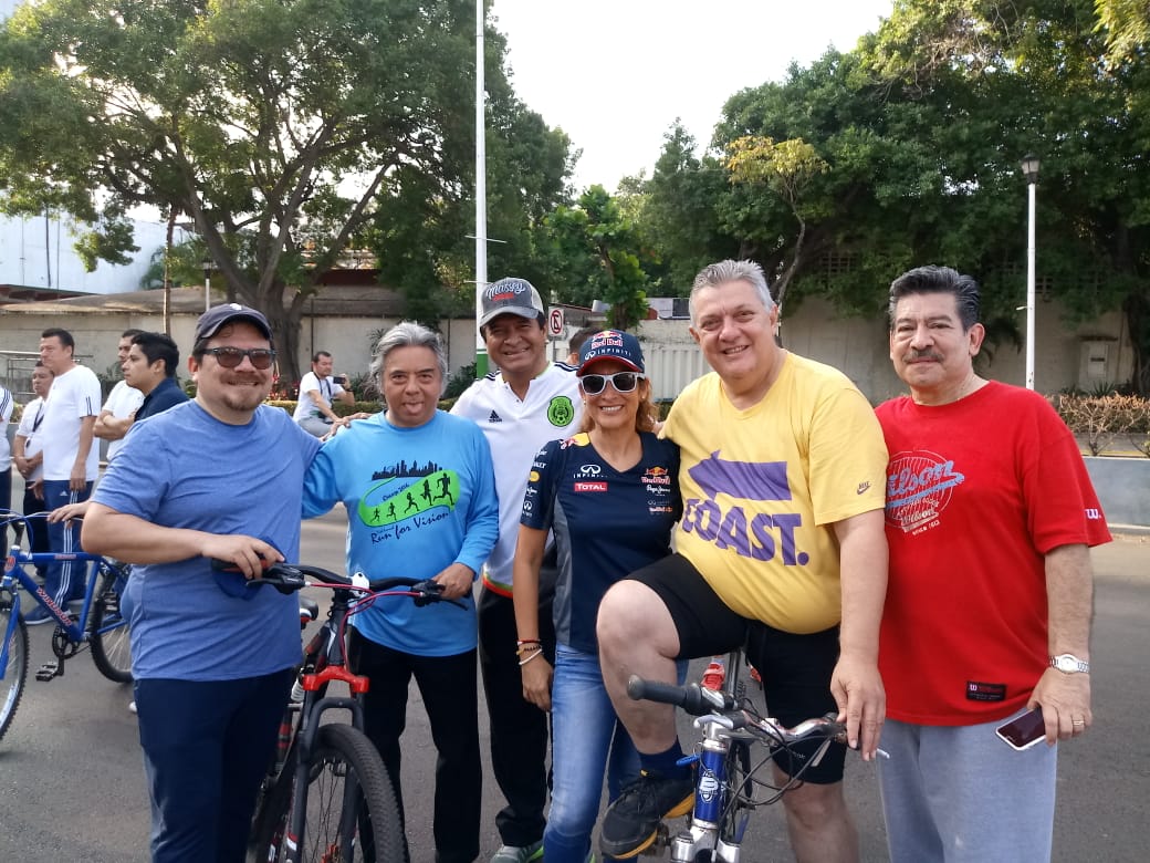 MovilidadVilla3's tweet photo. El ejemplo inicia por la casa. Y toda la casa se encuentra divirtiendose en las calles de nuestra ciudad. Titulares de diversas dependencias del @OficialCentro presentes en #PaseoDominical #RioARio. ✔😀🚴🏙👐 https://t.co/0Ly0xVXb07