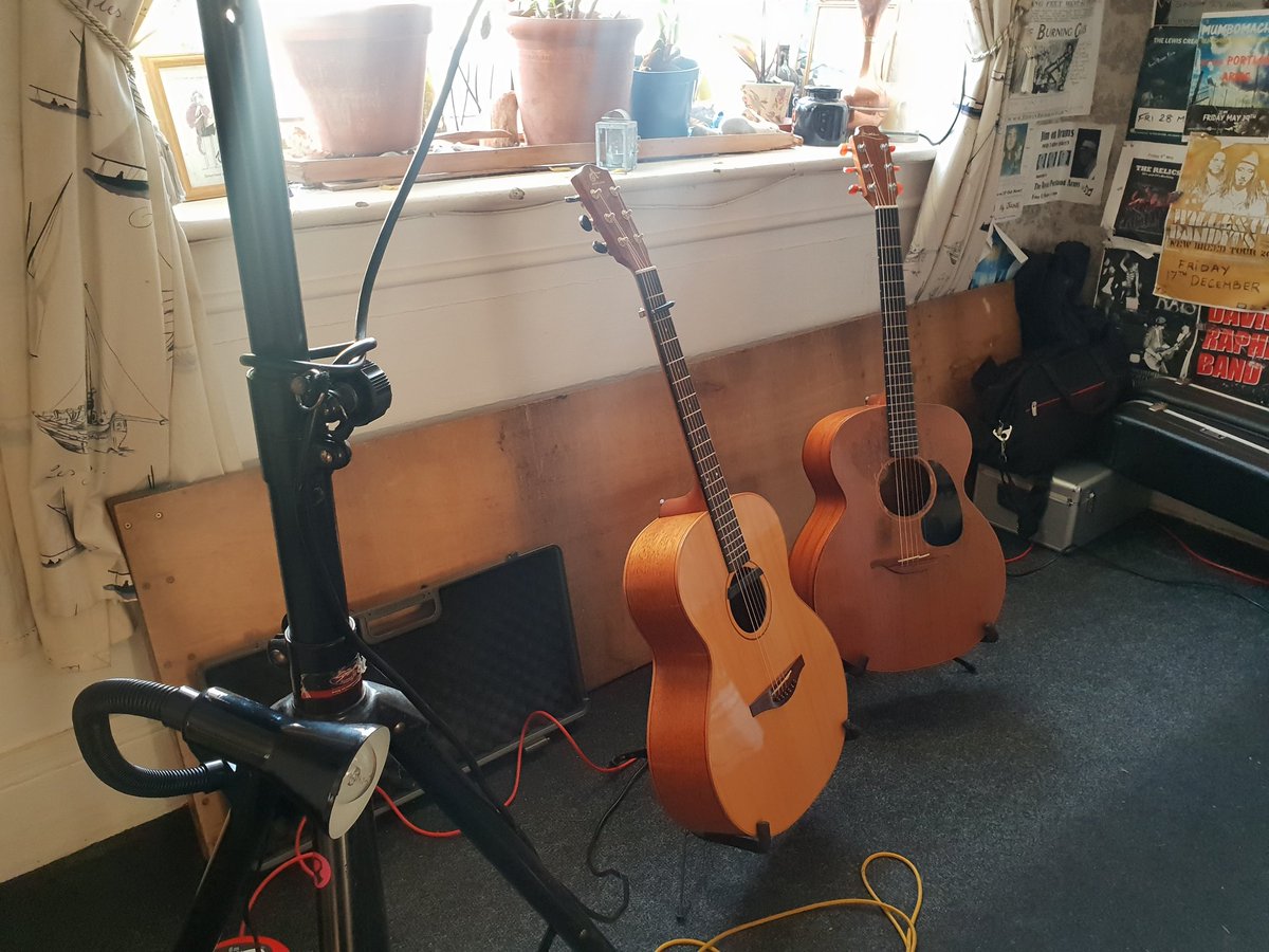 Hurrah, back at The Royal Portland Arms in #Portland Dorset for a relaxing Sunday evening gig...always enjoy playing here