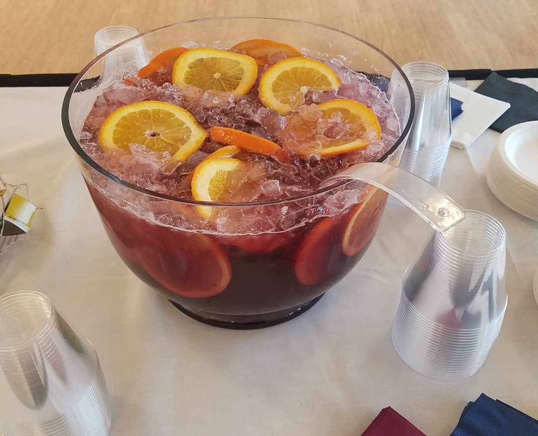 MAC_Pace's tweet image. Setting up for the USI Art &amp;amp; Design Faculty Exhibition Reception. Come enjoy some good food, excellent art, and the company of fellow art lovers.