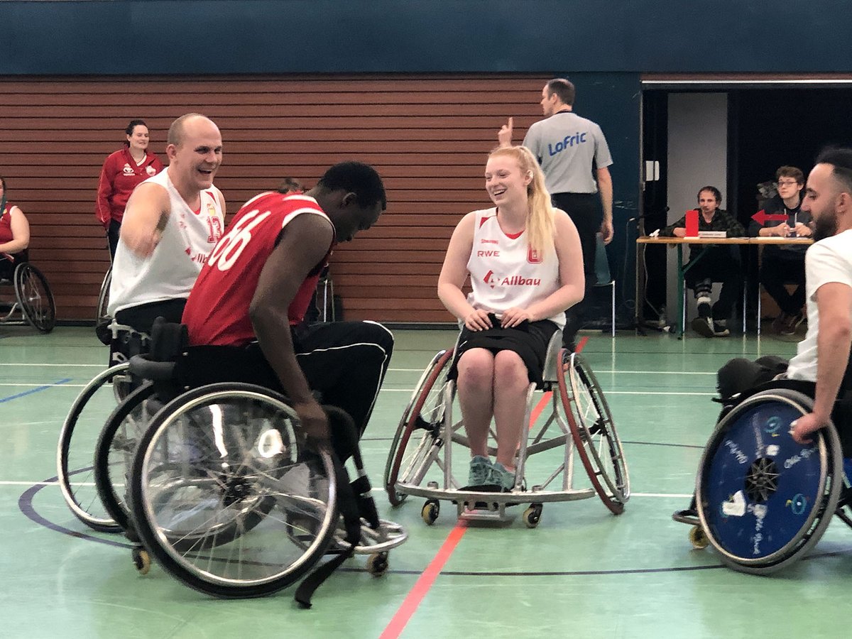HotRollingBears's tweet photo. Das neue Jahr rollt gut für unsere Bären an. Am 9. Landesliga-Spieltag konnte unsere Zweite heute in Duisburg zwei weitere Siege einfahren. Wir gewannen 55:26 gegen BSG Duisburg 2 und 64:12 gegen @rbckoeln99ers 5. Herzlichen Glückwunsch! #HotRollingBears 2 #BearsOnFire 🏀😎💪 https://t.co/pUuebpVxX0